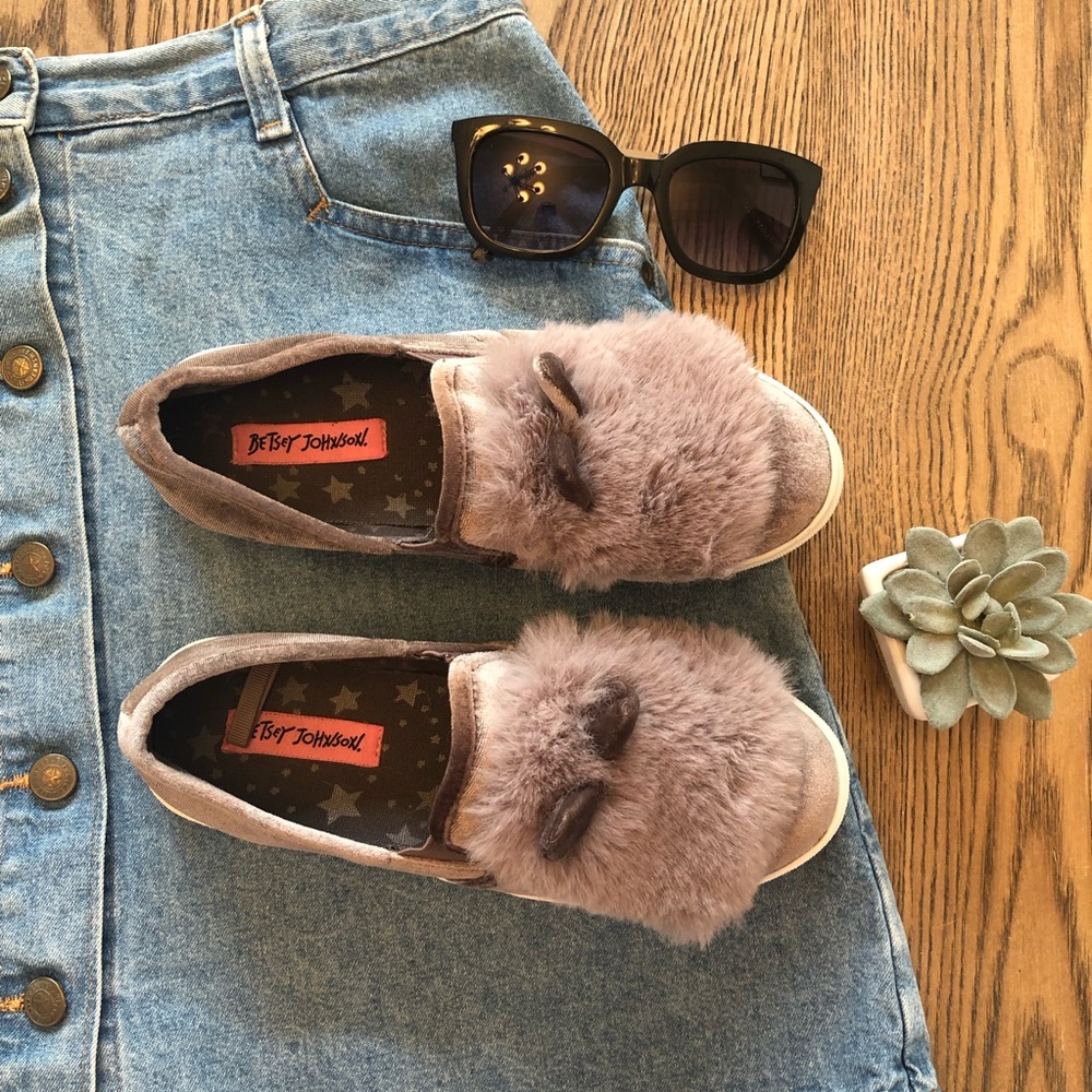 Betsey Johnson Fuzzy Ears Faux Fur Sneakers Sz 5 - Picture 2 of 8